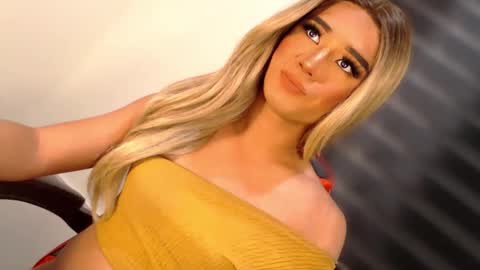 Snapshot of velvet_fux chatting on November 15, 8:33 am Richy will make you fall in love online show from November 15, 8:33 am