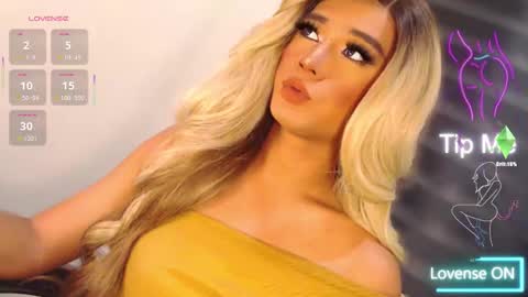 Snapshot of velvet_fux chatting on November 30, 1:20 am Richy will make you fall in love online show from November 30, 1:20 am