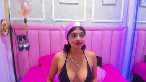 Snapshot of velvet_giirll chatting on July 8, 1:04 pm velvet_giirll online show from July 8, 1:04 pm