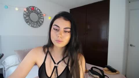 Snapshot of velvet_moon_0202 chatting on April 13, 5:18 pm velvet_moon_0202 online show from April 13, 5:18 pm