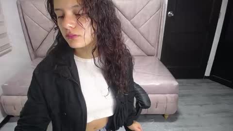 Snapshot of velvet_moon_v chatting on October 9, 1:09 pm velvet_moon_v online show from October 9, 1:09 pm