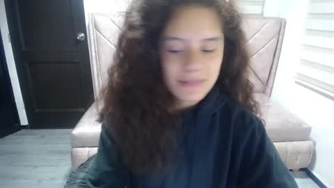 Snapshot of velvet_moon_v chatting on October 13, 1:11 pm velvet_moon_v online show from October 13, 1:11 pm