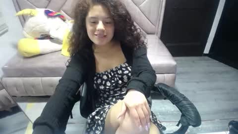 Snapshot of velvet_moon_v chatting on October 17, 1:46 pm velvet_moon_v online show from October 17, 1:46 pm