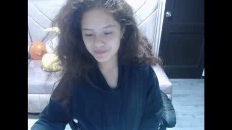 Snapshot of velvet_moon_v chatting on October 23, 1:10 pm velvet_moon_v online show from October 23, 1:10 pm