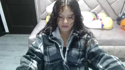 Snapshot of velvet_moon_v chatting on October 24, 2:24 pm velvet_moon_v online show from October 24, 2:24 pm