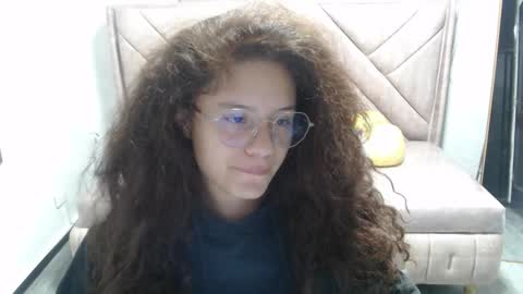 Snapshot of velvet_moon_v chatting on November 11, 1:22 pm velvet_moon_v online show from November 11, 1:22 pm