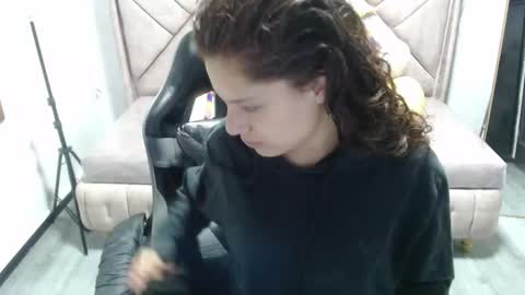 Snapshot of velvet_moon_v chatting on November 12, 12:27 pm velvet_moon_v online show from November 12, 12:27 pm