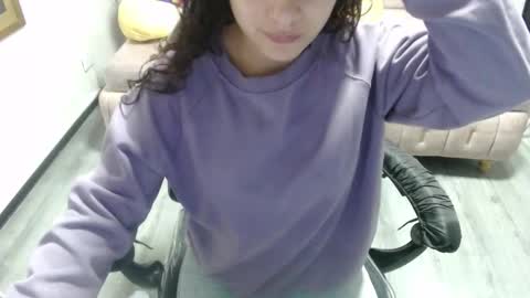 Snapshot of velvet_moon_v chatting on November 15, 1:18 pm velvet_moon_v online show from November 15, 1:18 pm