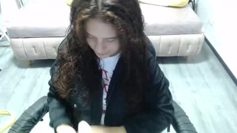 Snapshot of velvet_moon_v chatting on November 18, 1:04 pm velvet_moon_v online show from November 18, 1:04 pm