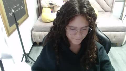 Snapshot of velvet_moon_v chatting on November 22, 1:10 pm velvet_moon_v online show from November 22, 1:10 pm