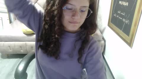 Snapshot of velvet_moon_v chatting on November 25, 1:22 pm velvet_moon_v online show from November 25, 1:22 pm