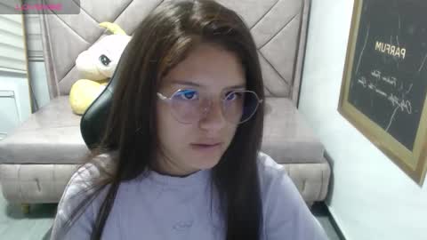 Snapshot of velvet_moon_v chatting on December 3, 1:53 pm velvet_moon_v online show from December 3, 1:53 pm