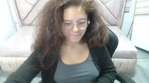 velvet_moon_v online show from March 19, 8:02 pm