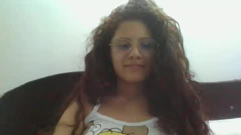 velvet_moon_v online show from April 22, 11:17 pm