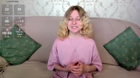 Snapshot of velvet_peach_ chatting on September 10, 11:43 am velvet_peach_ online show from September 10, 11:43 am