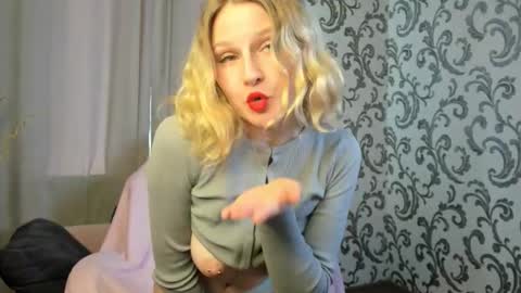 Snapshot of velvet_peach_ chatting on October 5, 11:30 am velvet_peach_ online show from October 5, 11:30 am