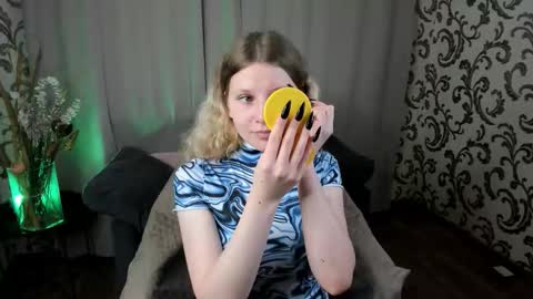 Snapshot of velvet_peach_ chatting on November 21, 11:20 am velvet_peach_ online show from November 21, 11:20 am