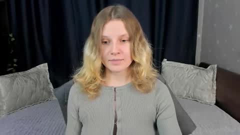 velvet_peach_ online show from January 16, 12:09 pm