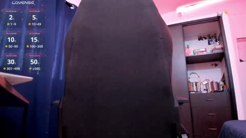 Snapshot of velvet_skyn chatting on June 2, 1:57 pm juansito online show from June 2, 1:57 pm