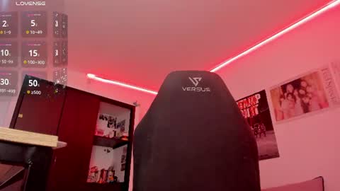 Snapshot of velvet_skyn chatting on July 7, 4:33 pm juansito online show from July 7, 4:33 pm