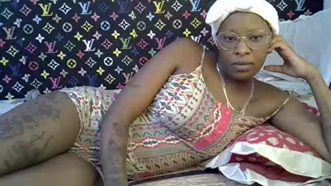 Snapshot of velvet_temptress chatting on October 16, 4:24 am velvet online show from October 16, 4:24 am