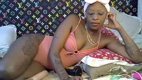 Snapshot of velvet_temptress chatting on October 22, 4:35 am velvet online show from October 22, 4:35 am