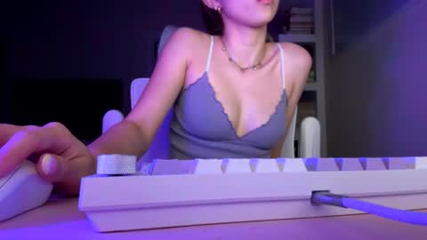 velvetfoxie online show from June 18, 5:51 am