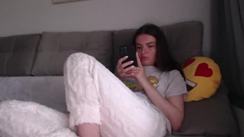 velvetmoon123 online show from May 20, 5:24 am