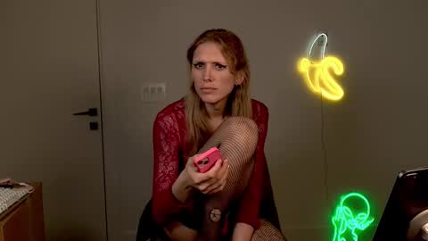 VelvetTGirl online show from March 2, 7:15 am