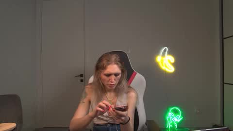 VelvetTGirl online show from March 25, 6:52 am