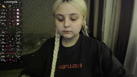 Snapshot of vendymories chatting on October 11, 10:19 pm eva 3 online show from October 11, 10:19 pm