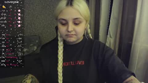 Snapshot of vendymories chatting on October 14, 5:47 pm eva 3 online show from October 14, 5:47 pm