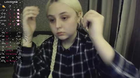 Snapshot of vendymories chatting on October 15, 9:59 pm eva 3 online show from October 15, 9:59 pm