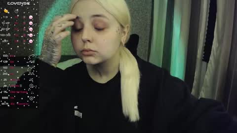 Snapshot of vendymories chatting on October 17, 3:31 am eva 3 online show from October 17, 3:31 am