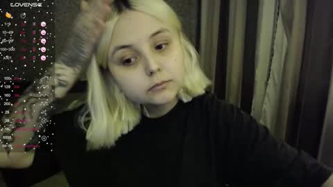 Snapshot of vendymories chatting on October 17, 11:29 pm eva 3 online show from October 17, 11:29 pm