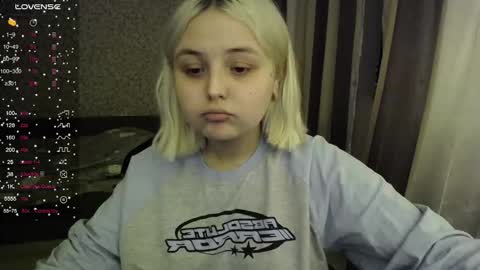 Snapshot of vendymories chatting on October 23, 11:57 pm eva 3 online show from October 23, 11:57 pm