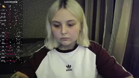 Snapshot of vendymories chatting on October 29, 2:14 am eva 3 online show from October 29, 2:14 am