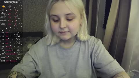 Snapshot of vendymories chatting on November 3, 2:02 am eva 3 online show from November 3, 2:02 am