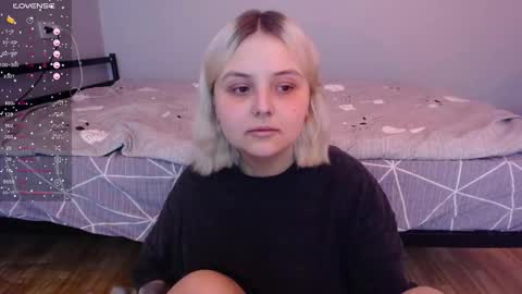 Snapshot of vendymories chatting on December 19, 9:11 pm eva 3 online show from December 19, 9:11 pm