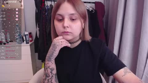 Snapshot of vendymories chatting on February 10, 4:44 pm eva 3 online show from February 10, 4:44 pm