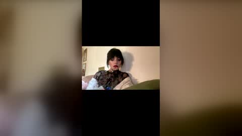 Snapshot of venom_goddess chatting on June 6, 4:23 pm venom_goddess online show from June 6, 4:23 pm