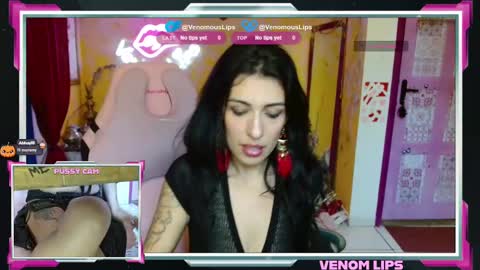 Snapshot of venomouslips chatting on November 17, 1:39 pm VenomLips online show from November 17, 1:39 pm
