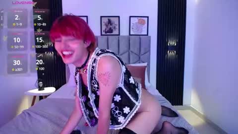 Snapshot of venus_999_ chatting on June 13, 10:29 pm venus_999_ online show from June 13, 10:29 pm