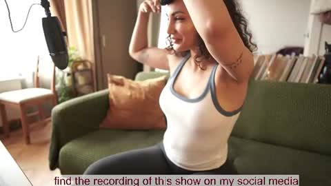 Snapshot of venus_in_jeans chatting on June 12, 7:29 am Bella online show from June 12, 7:29 am
