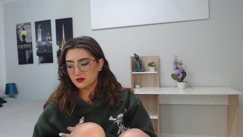 Mia online show from September 19, 12:28 pm