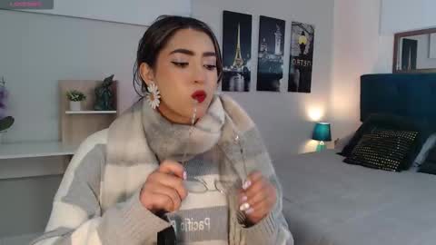 Mia online show from October 6, 12:24 pm