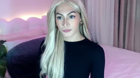 Venus Sunrise Bombshell online show from April 10, 8:02 pm