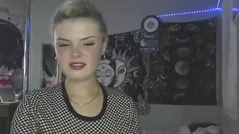 Miss Venus online show from November 11, 3:01 pm