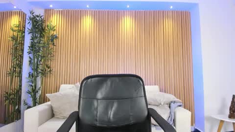 Venus Cooper Everyday From 1400 to 2200 Col Time online show from November 15, 8:38 pm