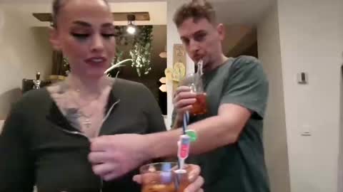 Snapshot of venustatoue chatting on January 9, 7:48 pm venus online show from January 9, 7:48 pm